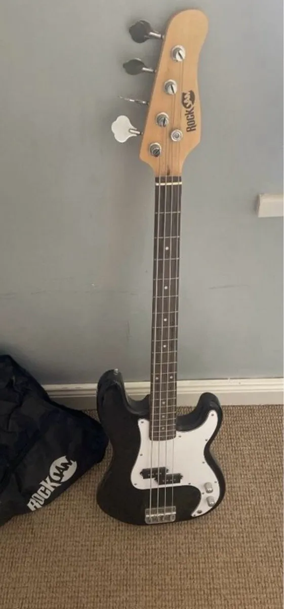 Bass guitar - Image 2