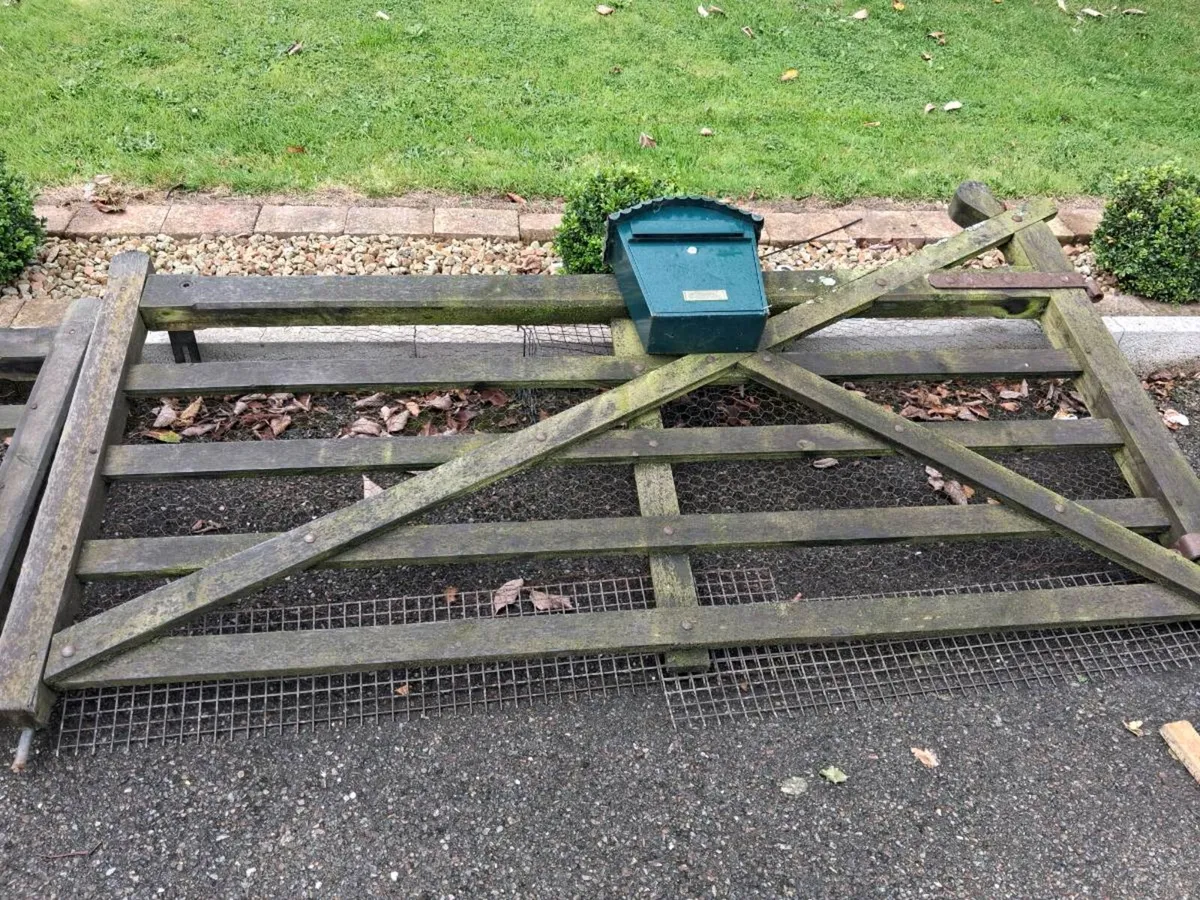 Wooden gates - Image 2