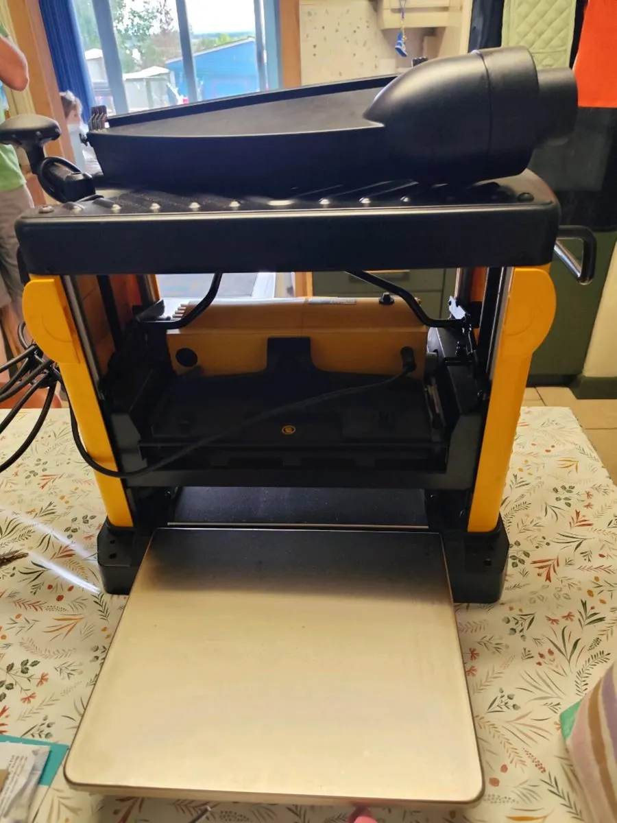 DeWalt planer thicknesser - Image 3
