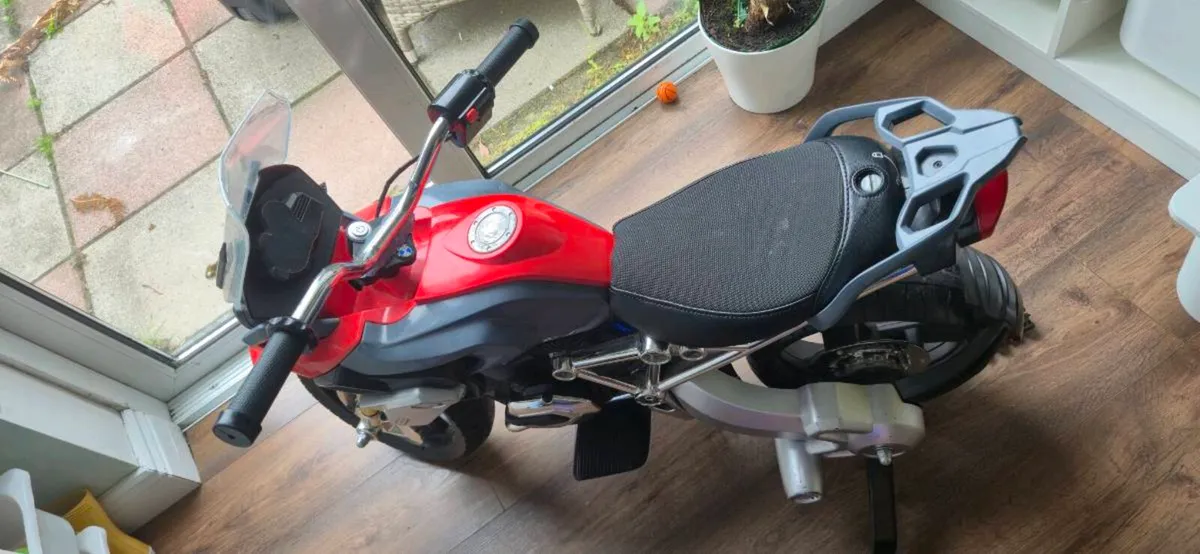 Child's motorbike - Image 1