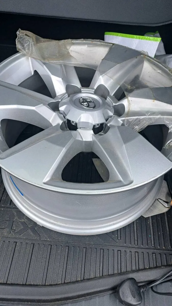 Genuine Toyota Land Cruiser 17” Alloy Rims –Unused - Image 4