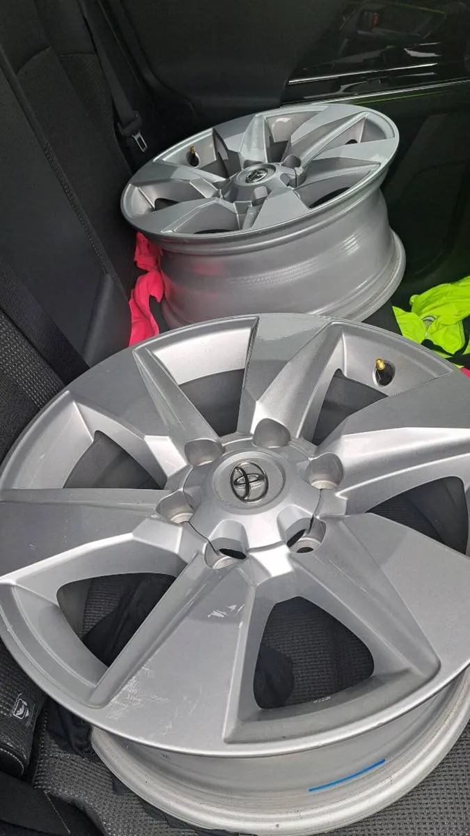 Genuine Toyota Land Cruiser 17” Alloy Rims –Unused - Image 4