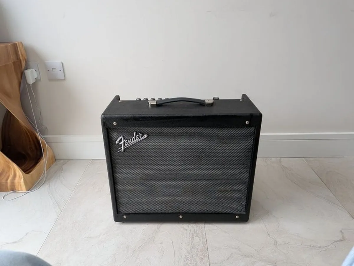 Fender Mustang GTX100 plus GTX-7 foot switch - Image 2
