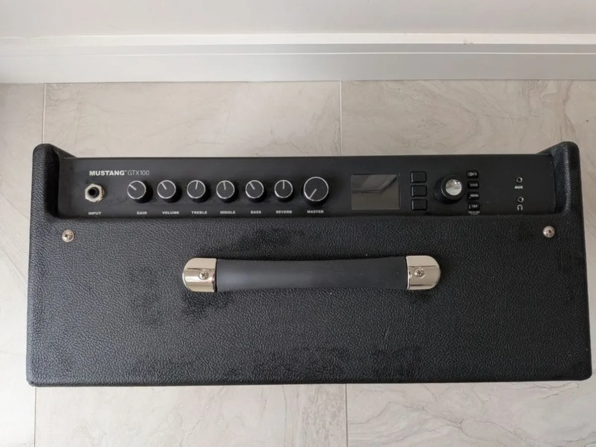 Fender Mustang GTX100 plus GTX-7 foot switch - Image 3