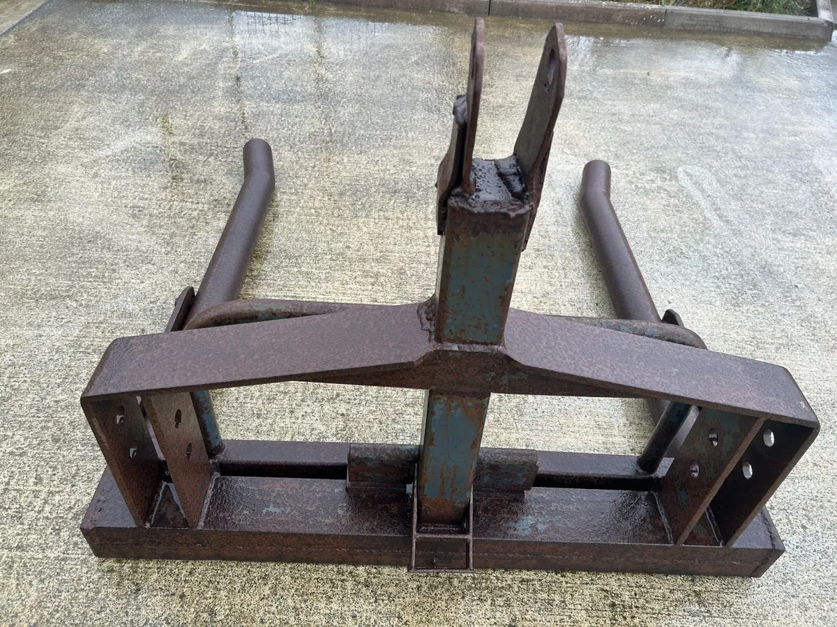 Bale Lifters & Bale Spike - Image 3