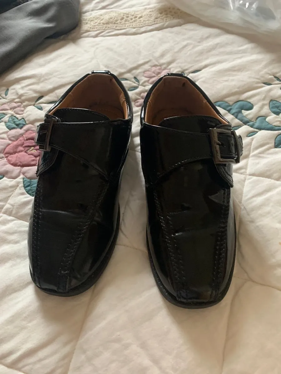Boys black patent shoes size 13 - Image 2