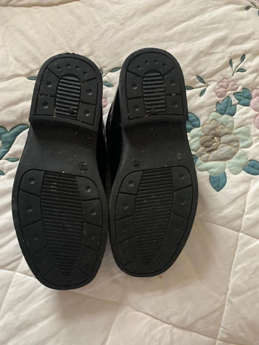 Boys black patent shoes size 13 - Image 3