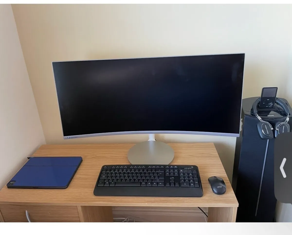 Samsung Curved Monitor - Image 3