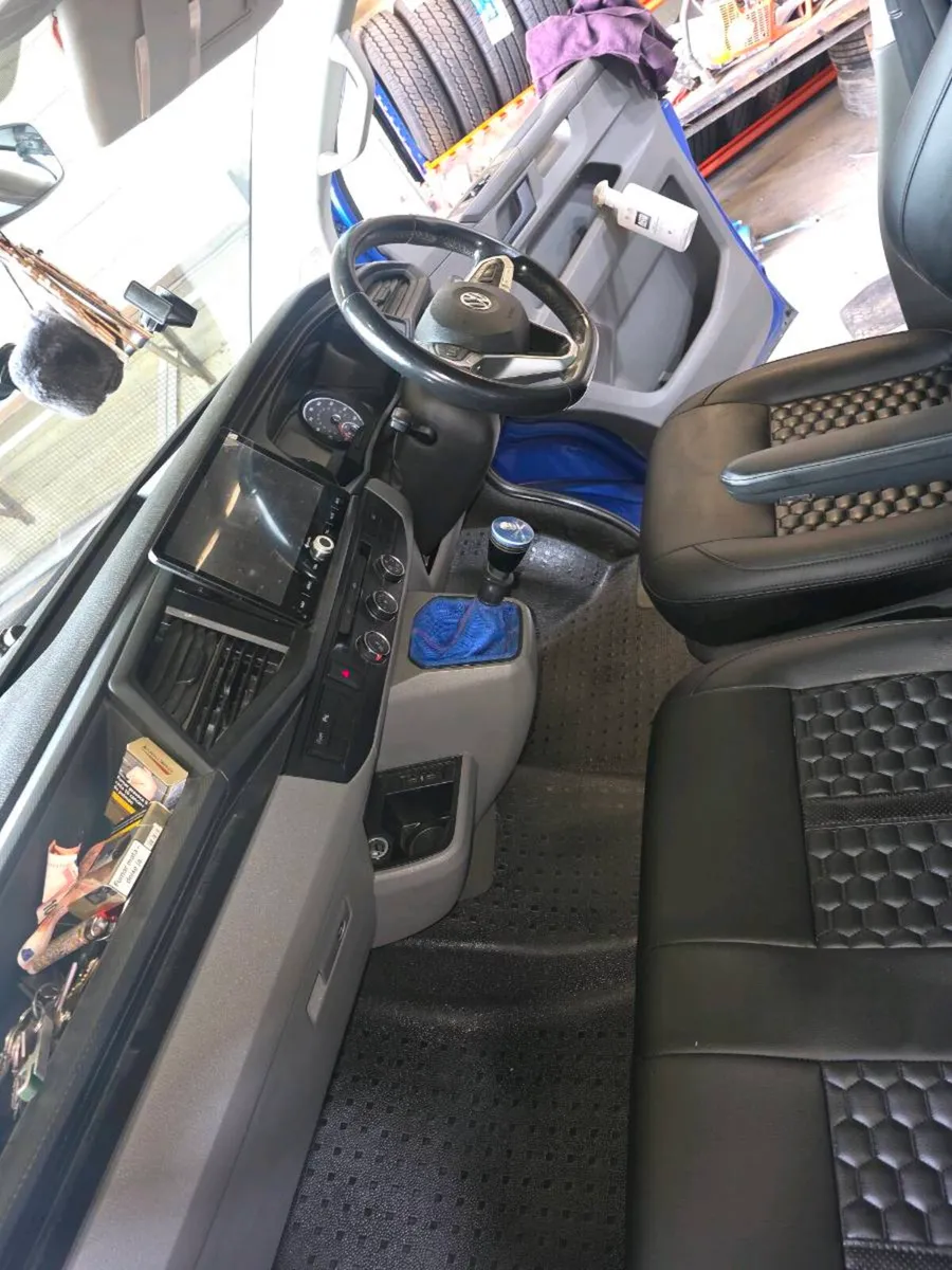 Volkswagen transporter - Image 2