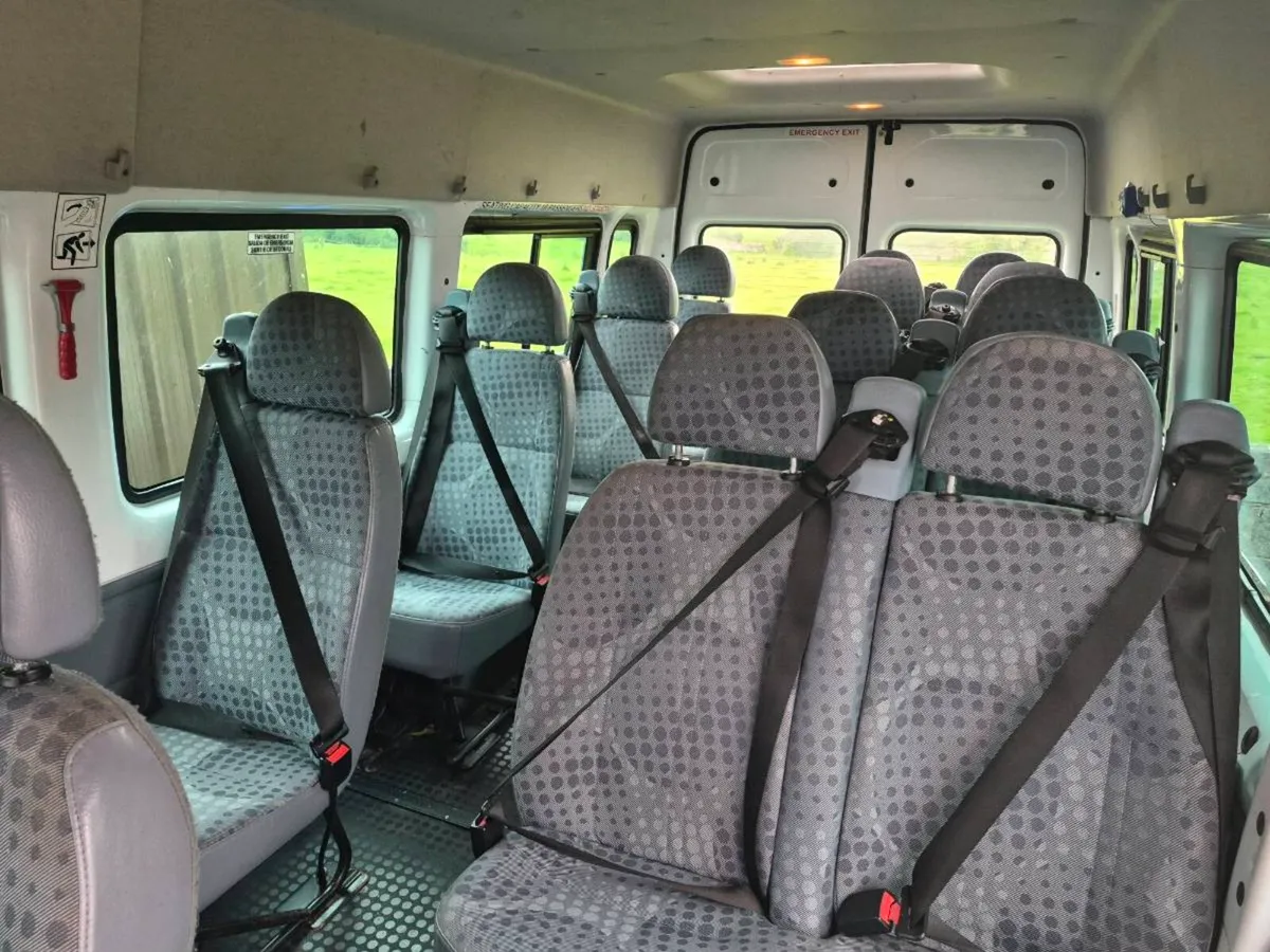 Ford mini bus - Image 2