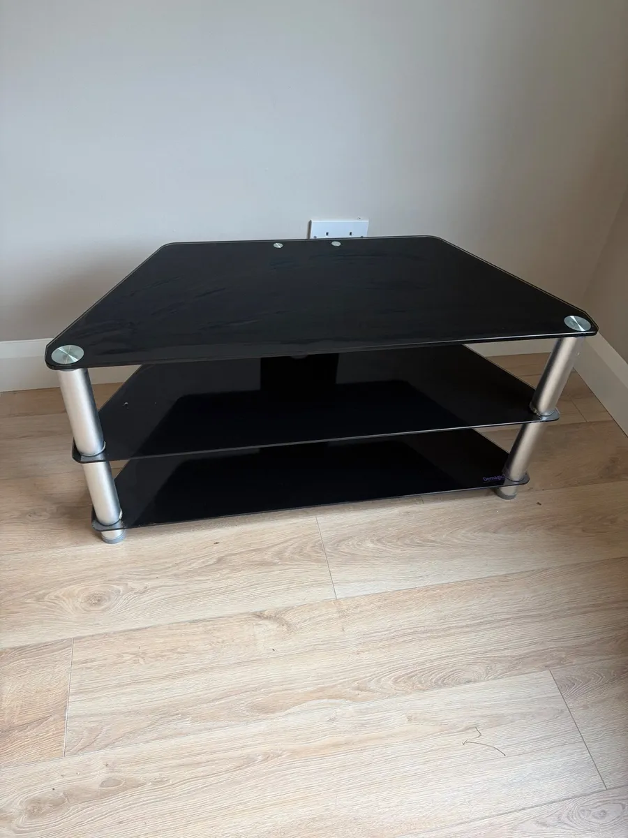 TV stand - Image 1