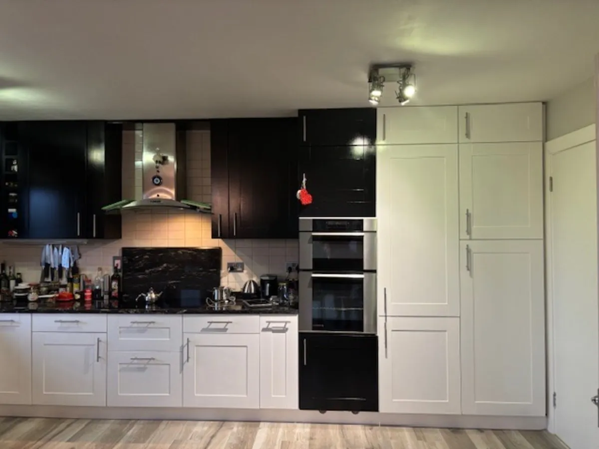 Kitchen - Shaker - Painted solid wood - Image 2
