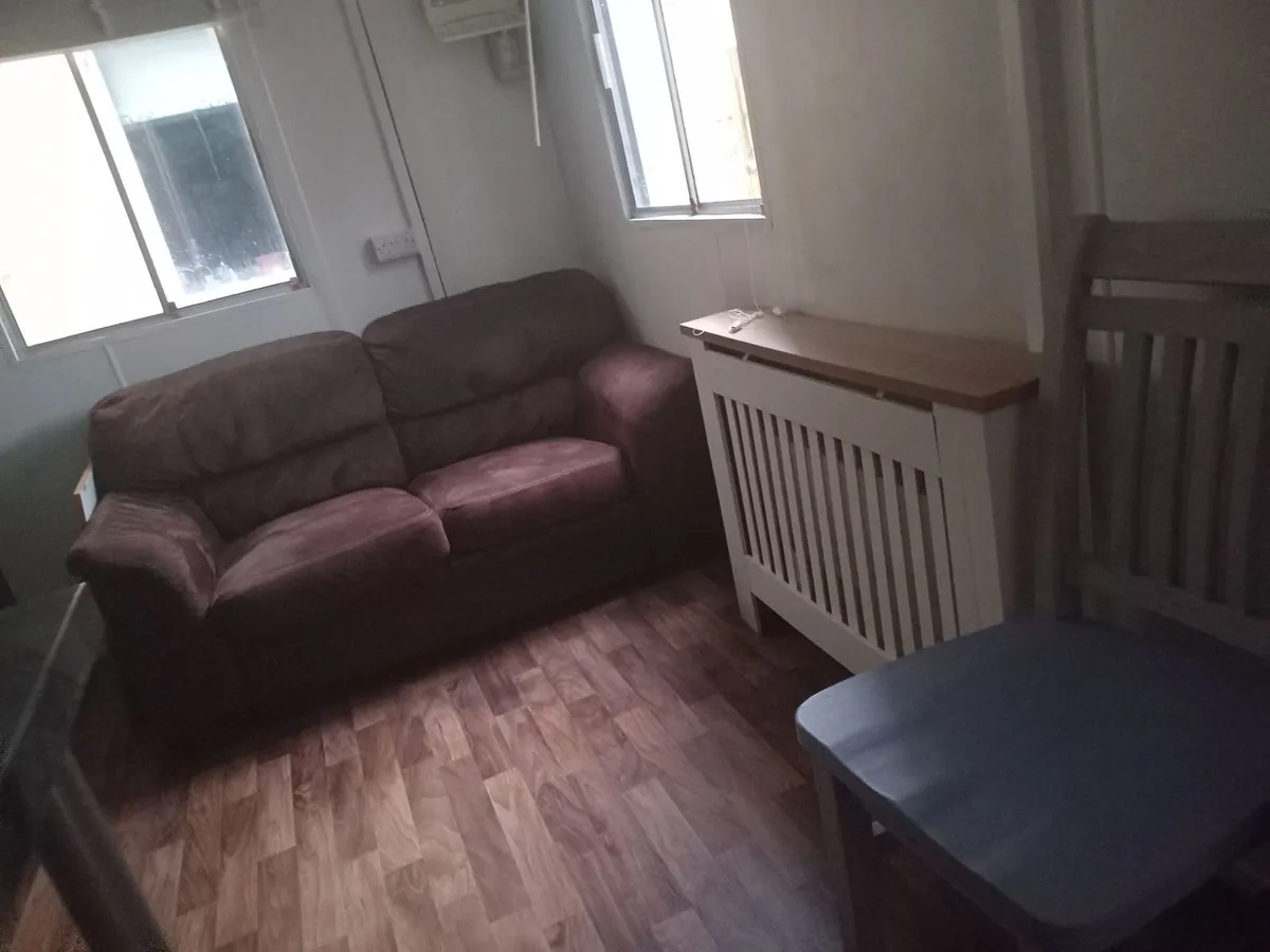 Spacious 1 bedroom self contained modular cabin - Image 1