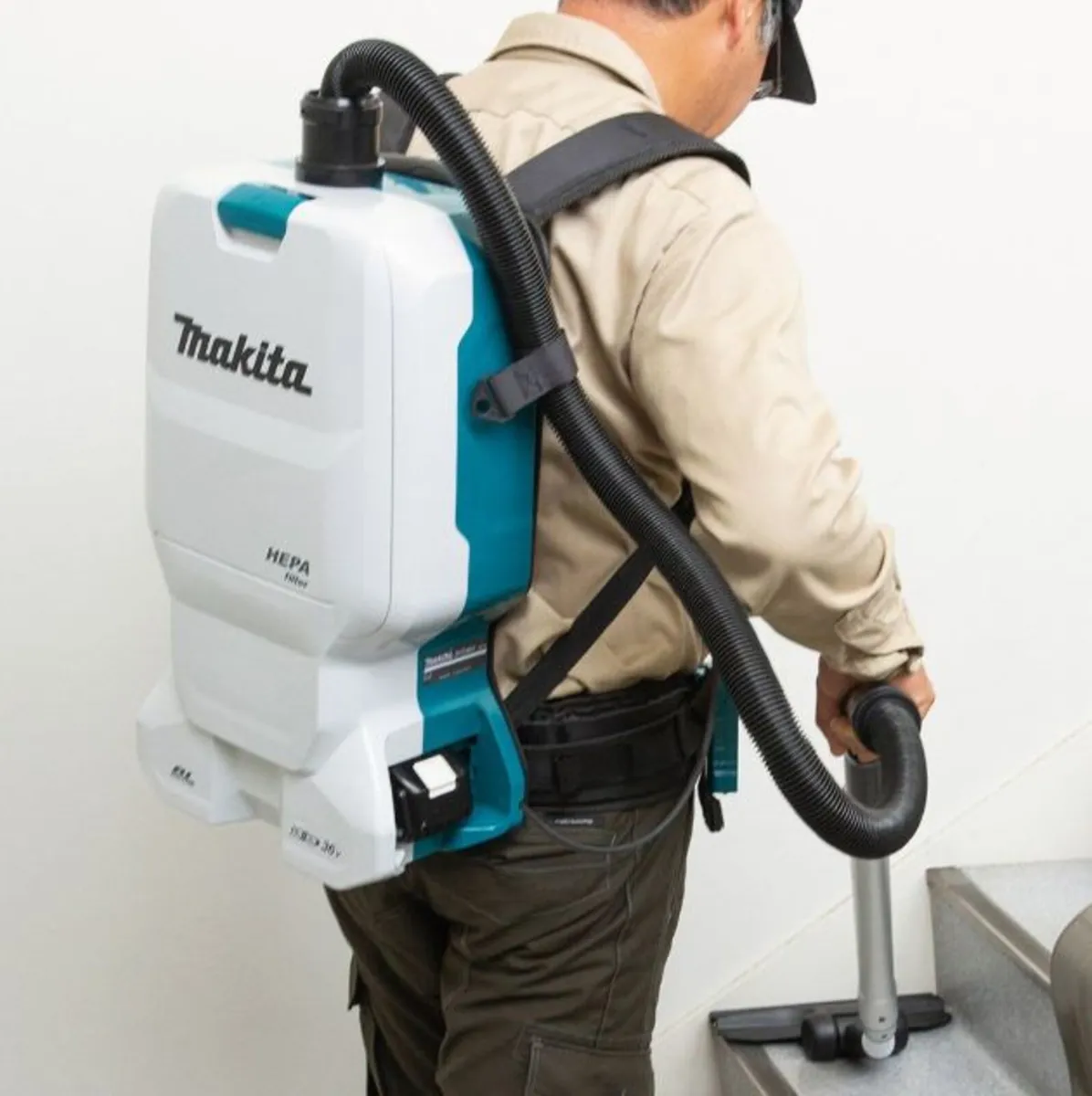 Makita DVC660Z 36v Brushless Backpack Vacuum - Image 4