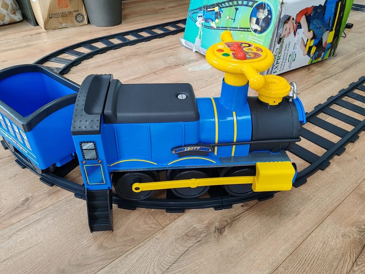 Imaginarium Express 6V Ride-On Train + Full Track - Image 2