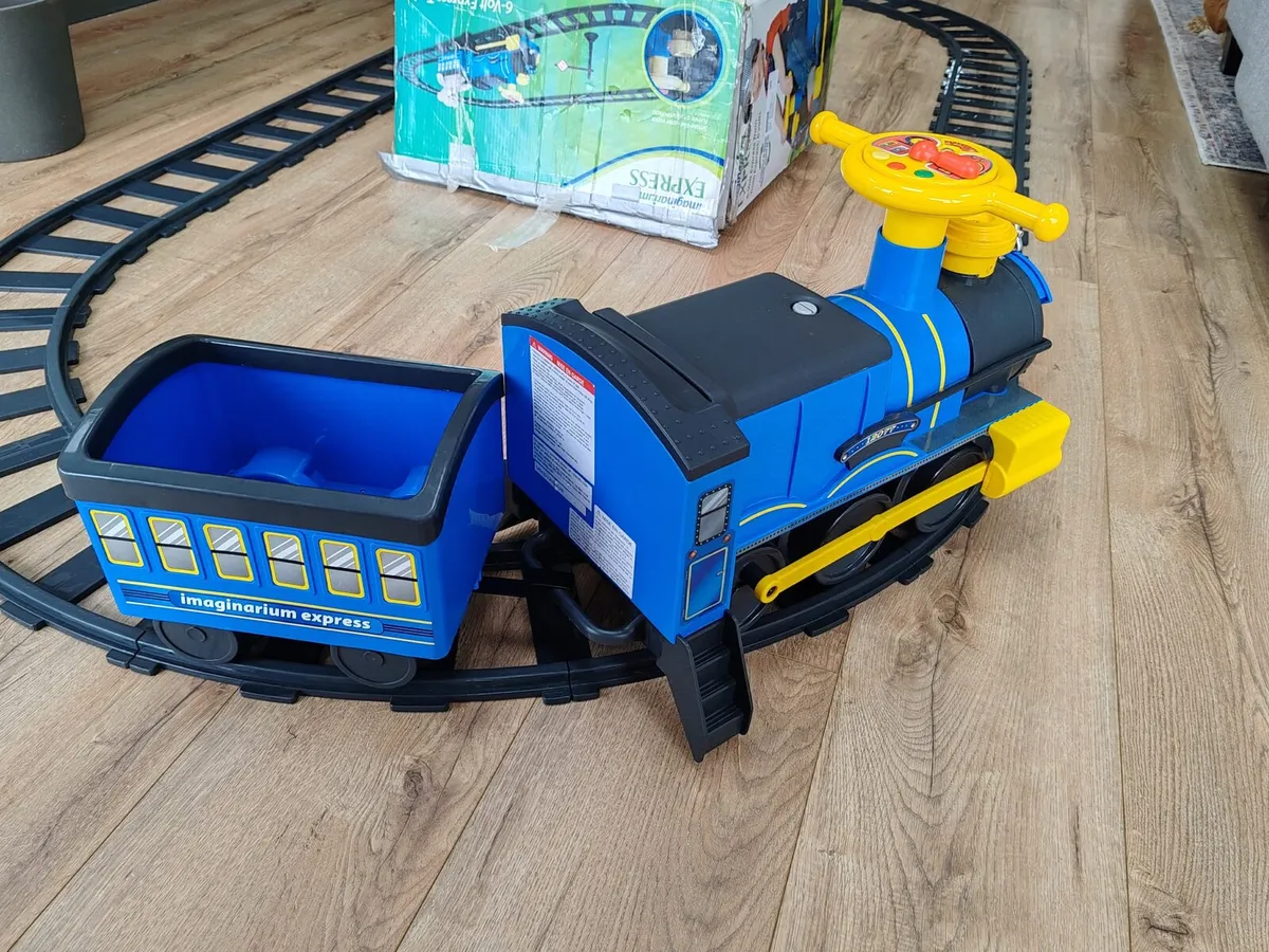 Imaginarium Express 6V Ride-On Train + Full Track - Image 1