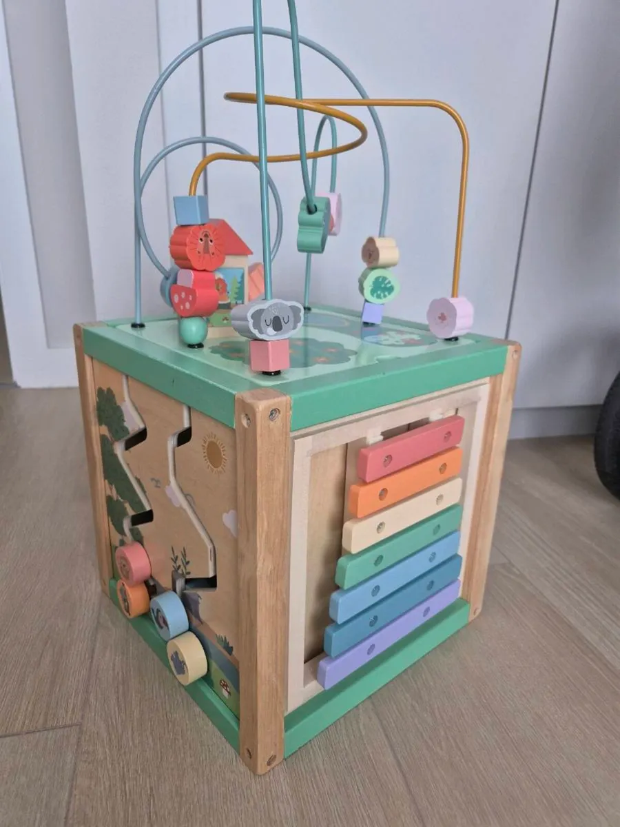 Activity cube - Image 1