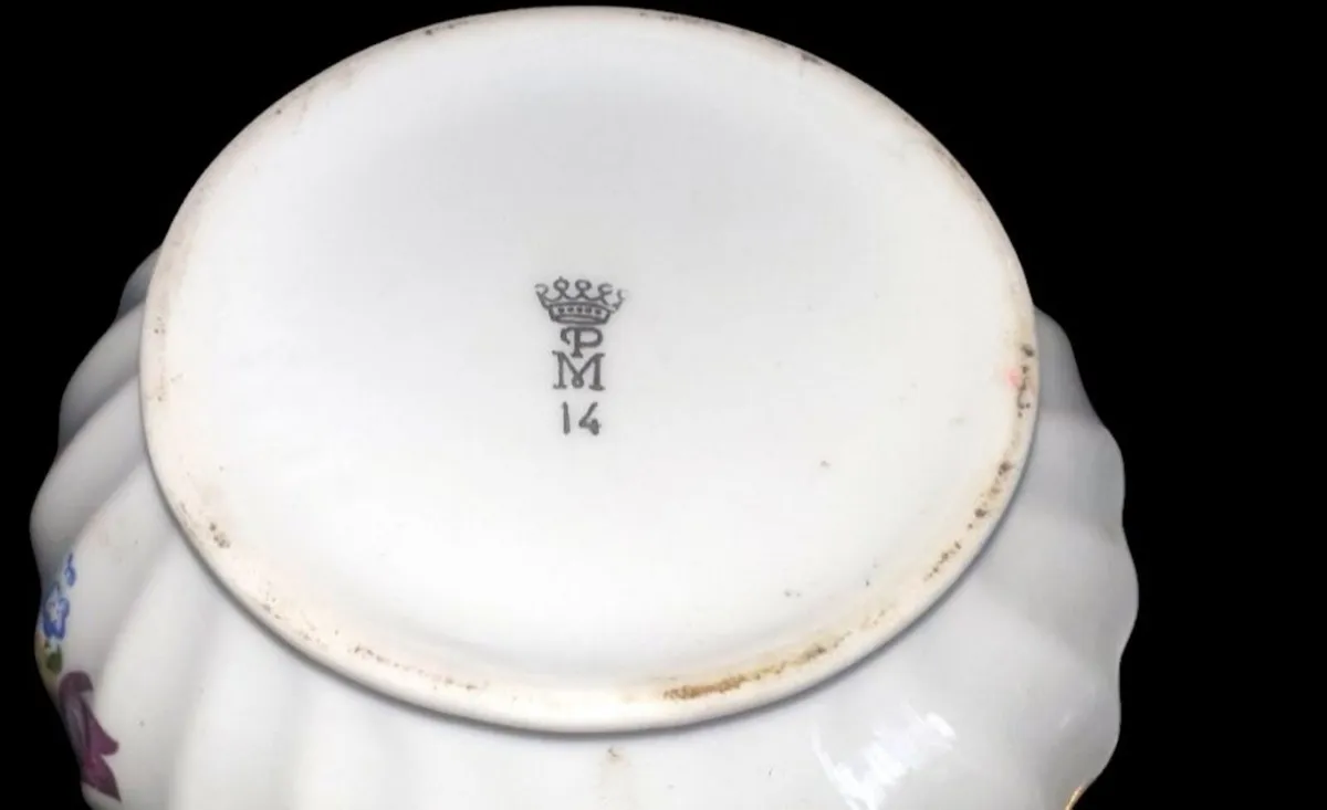 Pristine Vintage Porcelain Floral Trinket Box - Image 2