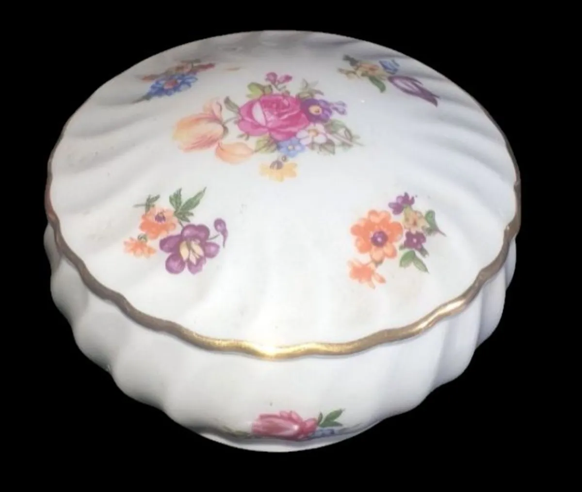 Pristine Vintage Porcelain Floral Trinket Box - Image 3