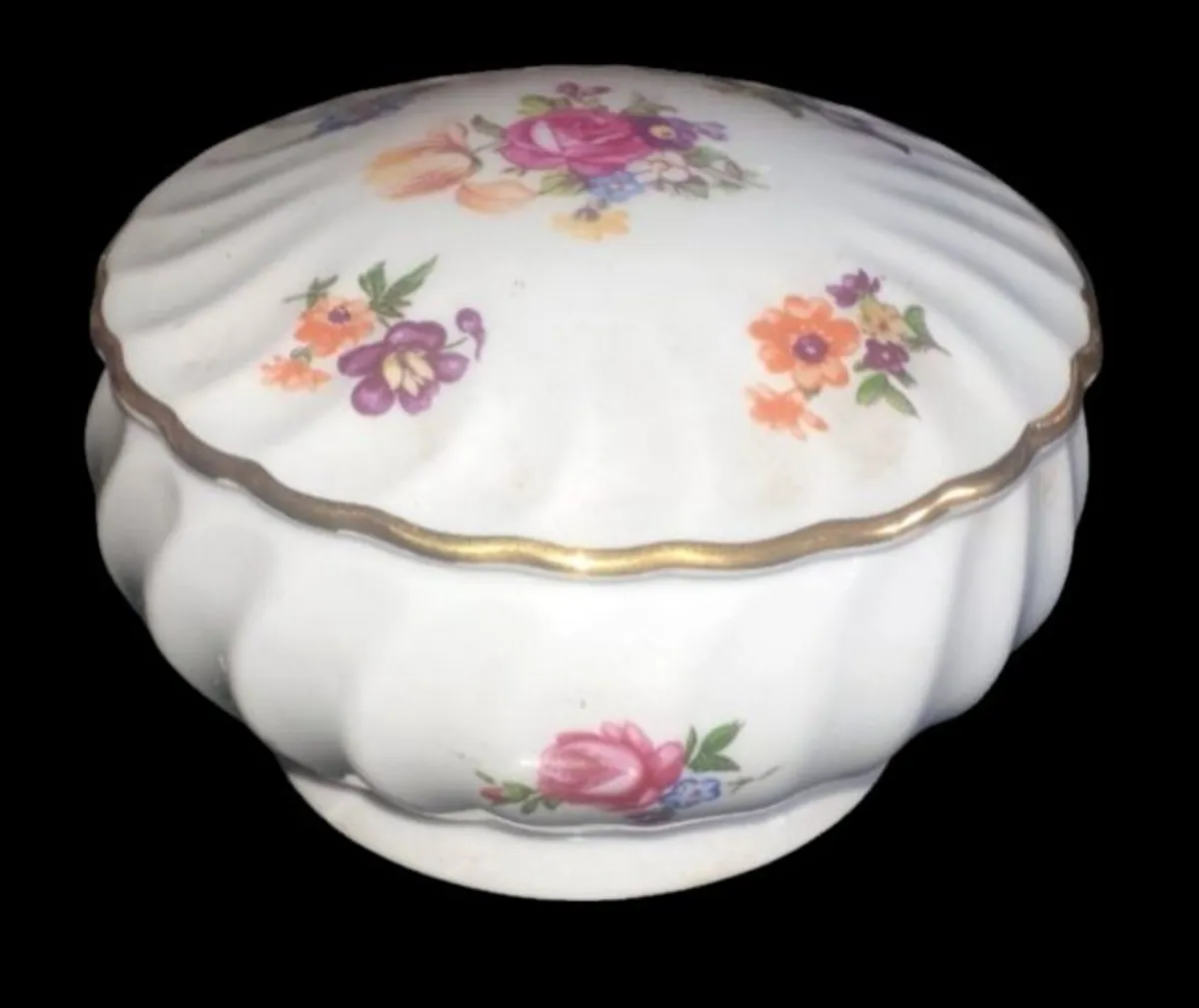 Pristine Vintage Porcelain Floral Trinket Box - Image 4