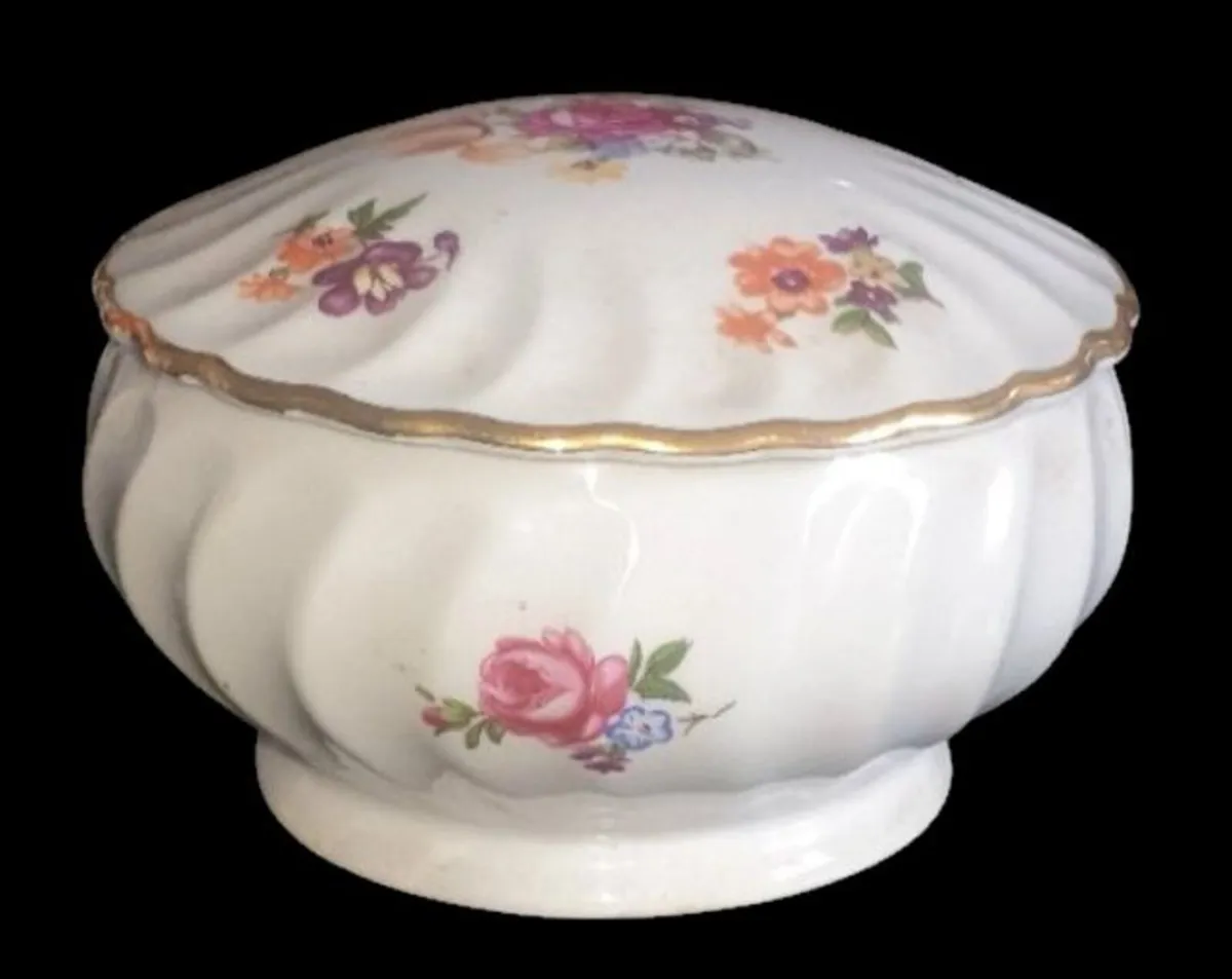 Pristine Vintage Porcelain Floral Trinket Box - Image 1