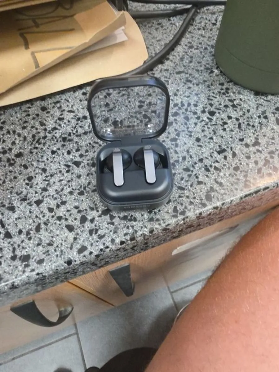 Samsung Galaxy buds pro 4 - Image 2