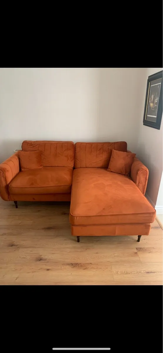 Orange Velvet Couch in excellent condition - Image 2