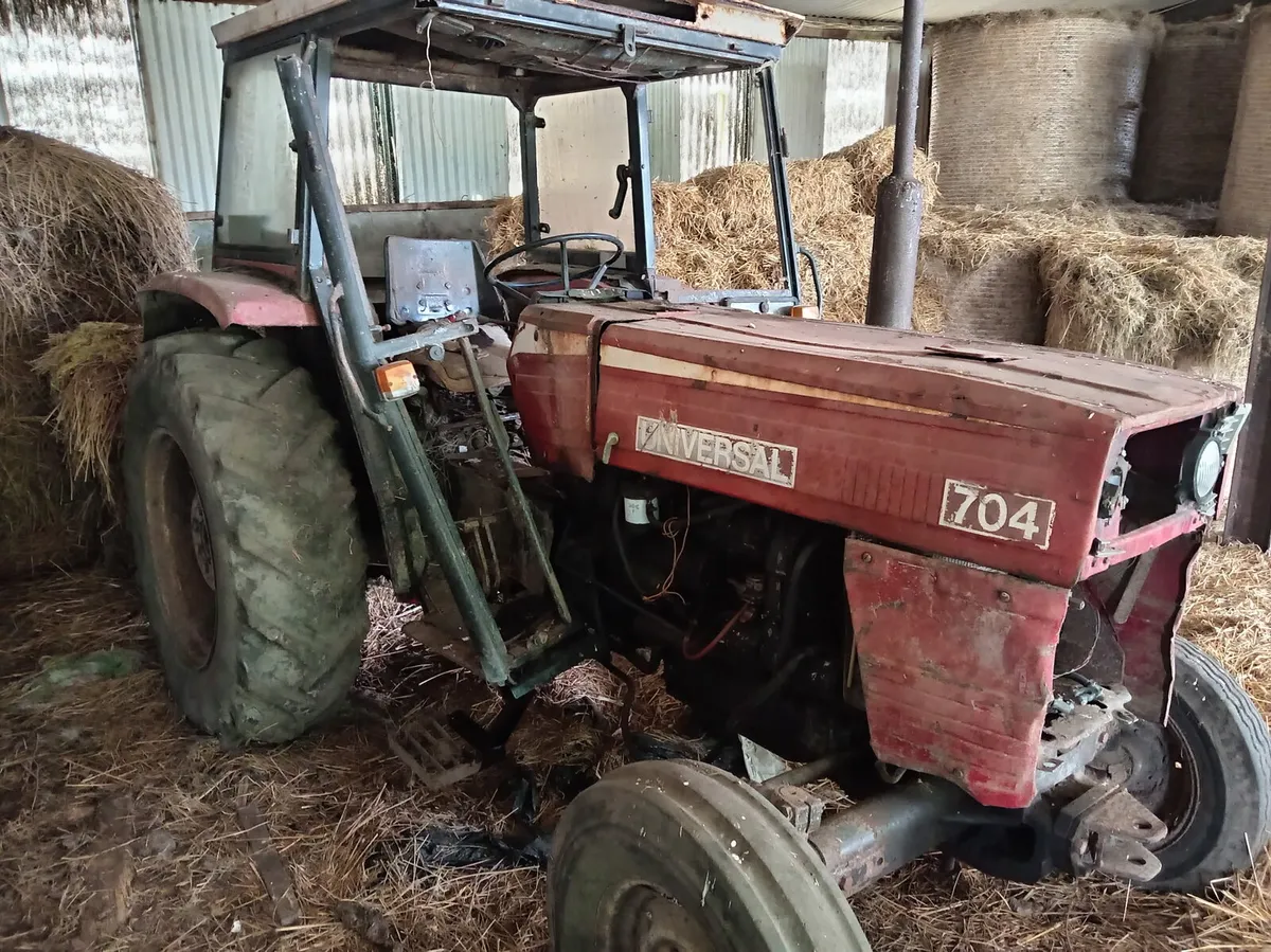 704 Universal Tractor - Image 2