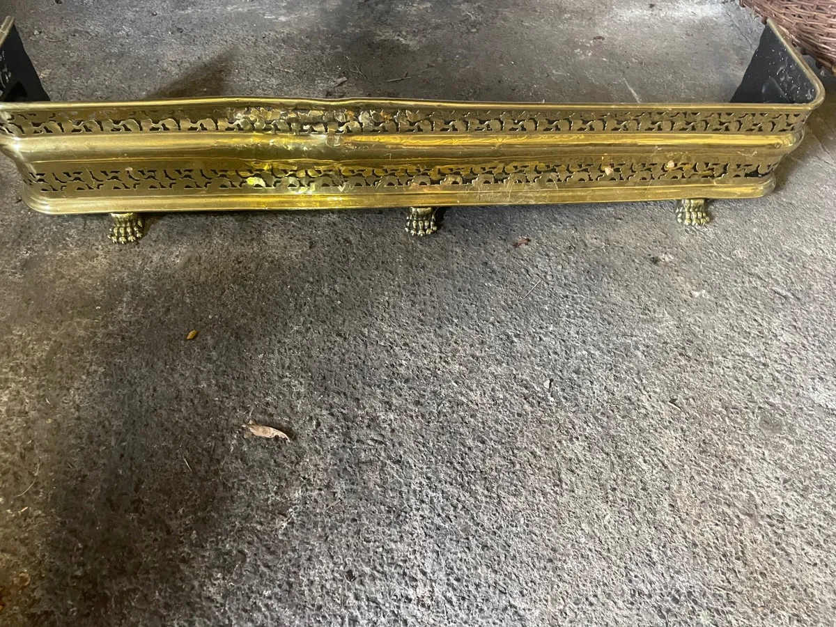 Brass fire fendor - Image 1