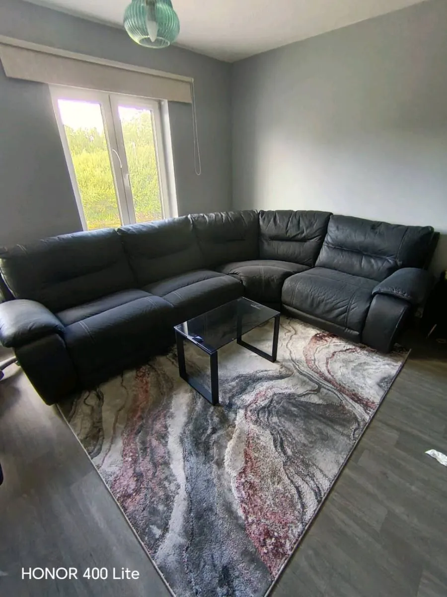 Black couch - Image 1