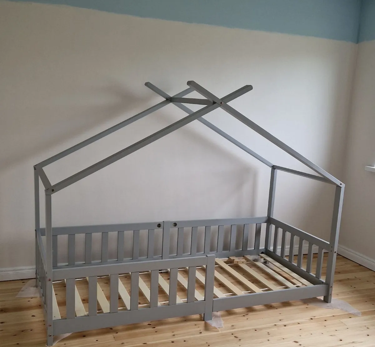 Kids wooden house bed