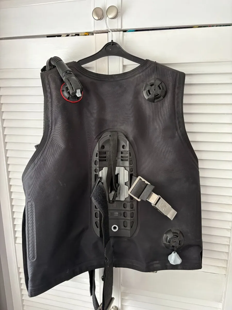 Like new Scubapro Level BCD for sale - Image 3