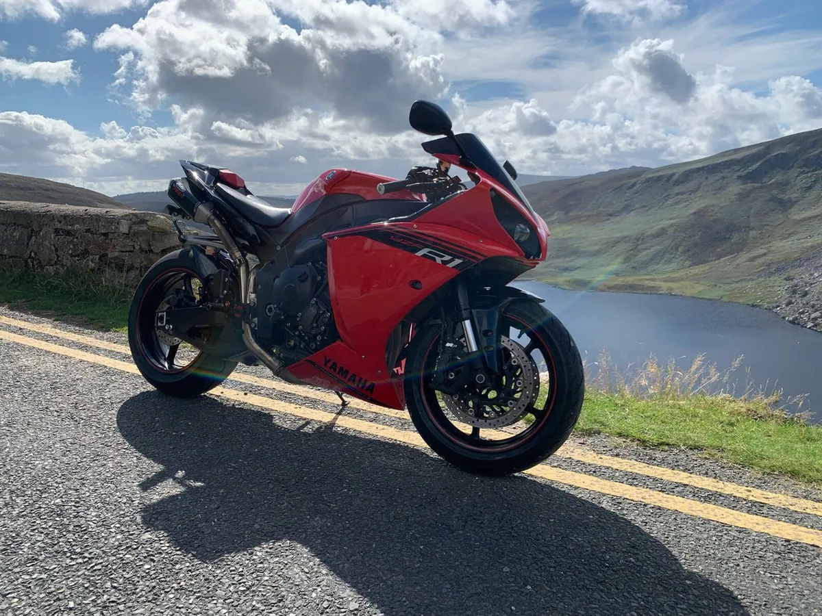 Yamaha R1 2013 - Image 2