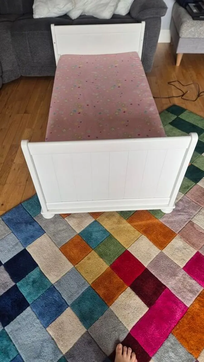 Hampton cot bed - Image 1