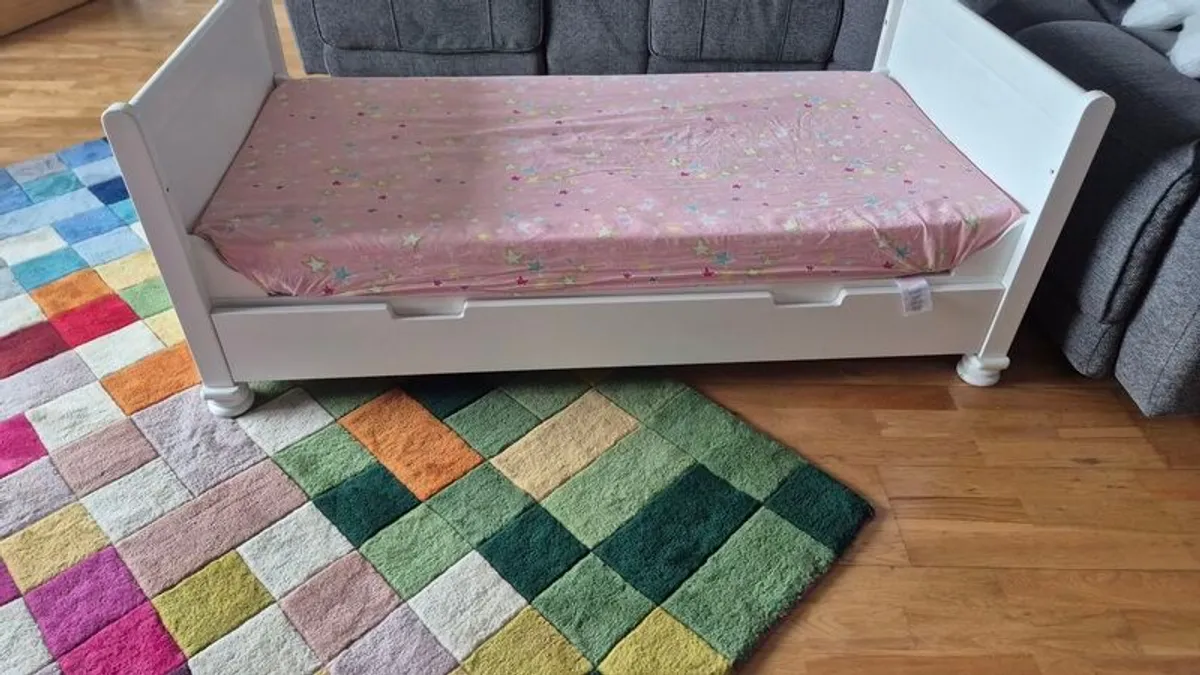 Hampton cot bed - Image 2