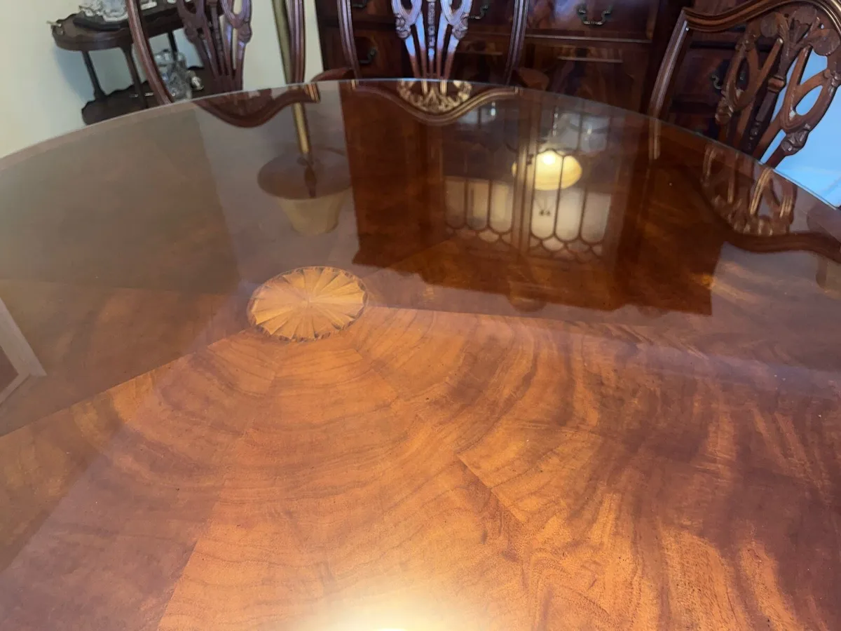 Dining table and display cabinet - Image 2