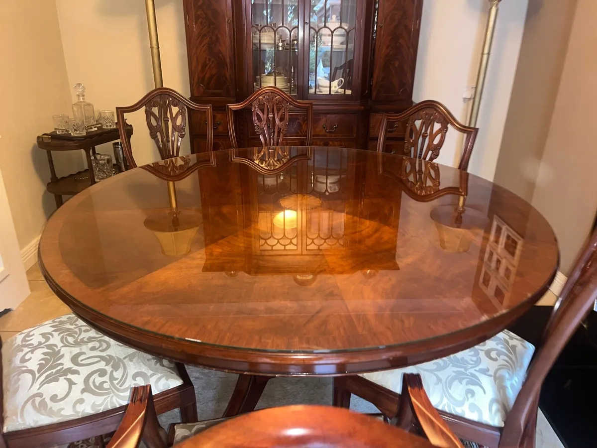 Dining table and display cabinet - Image 3