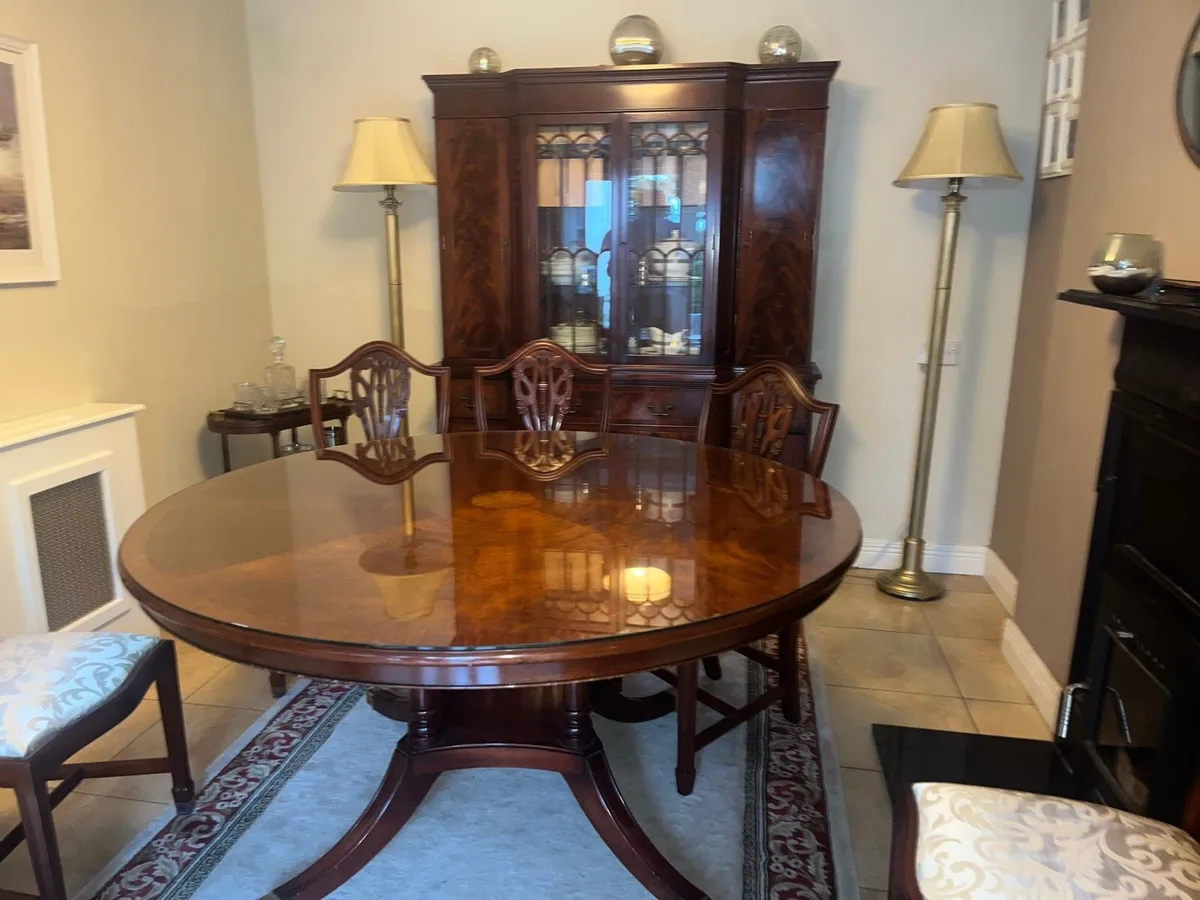 Dining table and display cabinet - Image 4