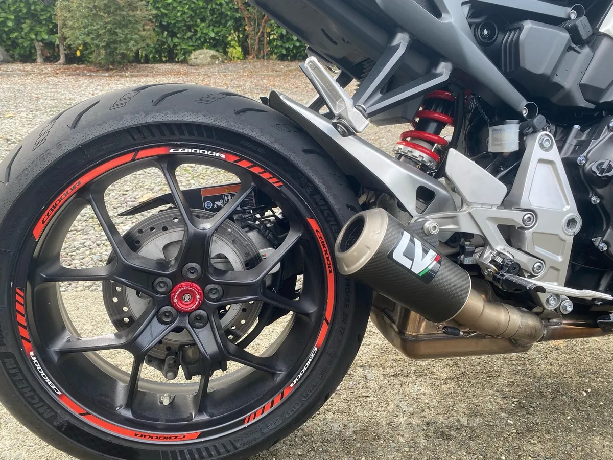 Leo vince carbon exaust can Honda CB1000R  2018/19 - Image 2