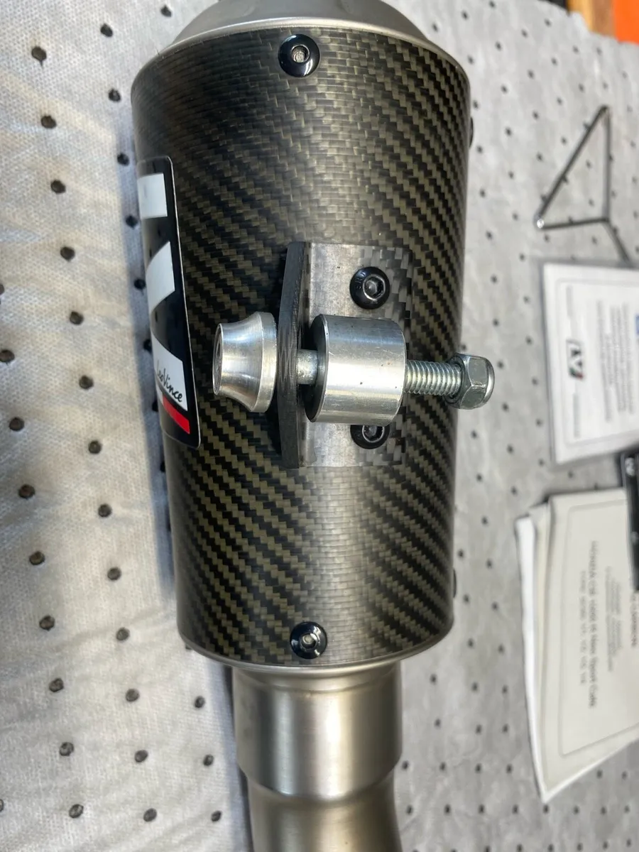Leo vince carbon exaust can Honda CB1000R  2018/19 - Image 3