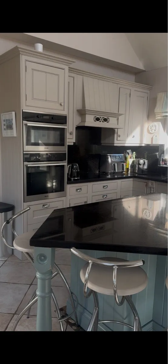 Kitchen stools x 3 - Image 1