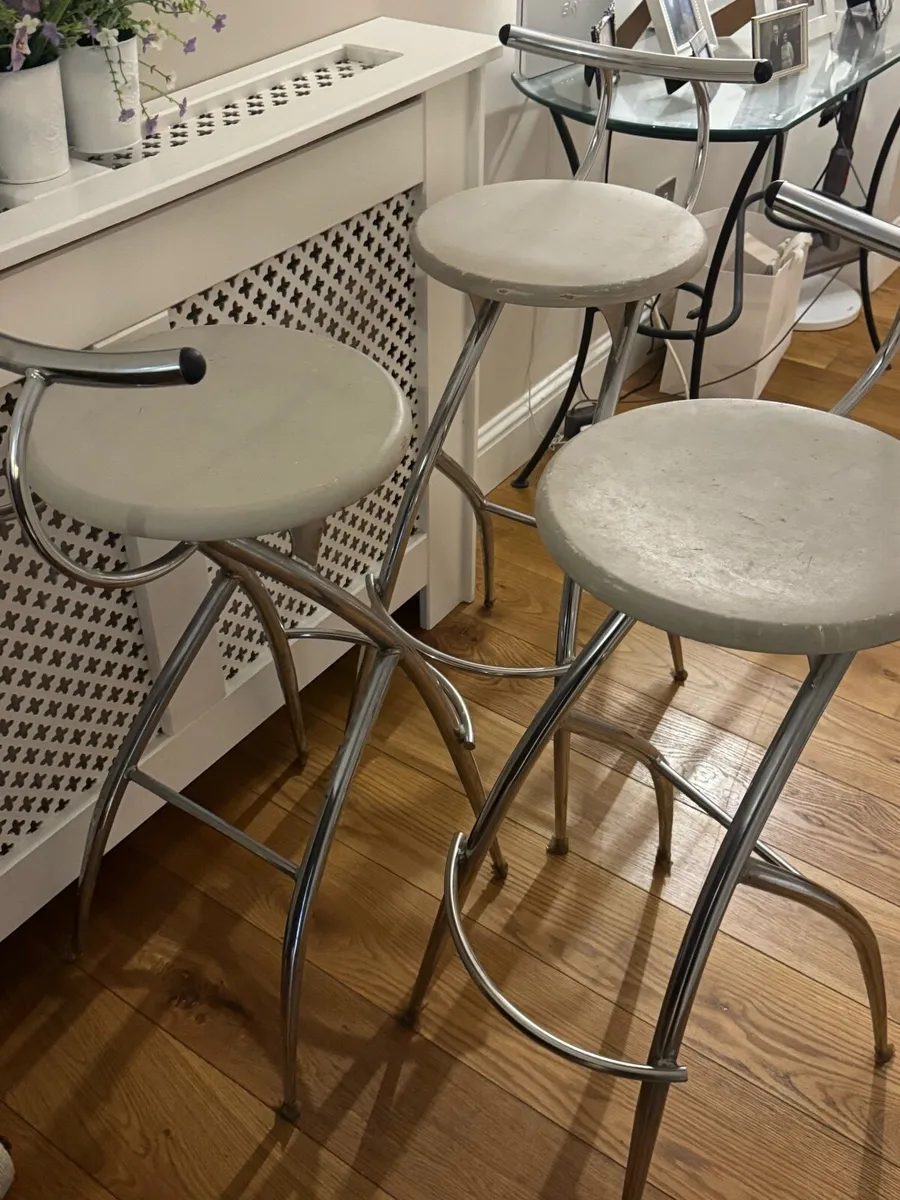 Kitchen stools x 3 - Image 4