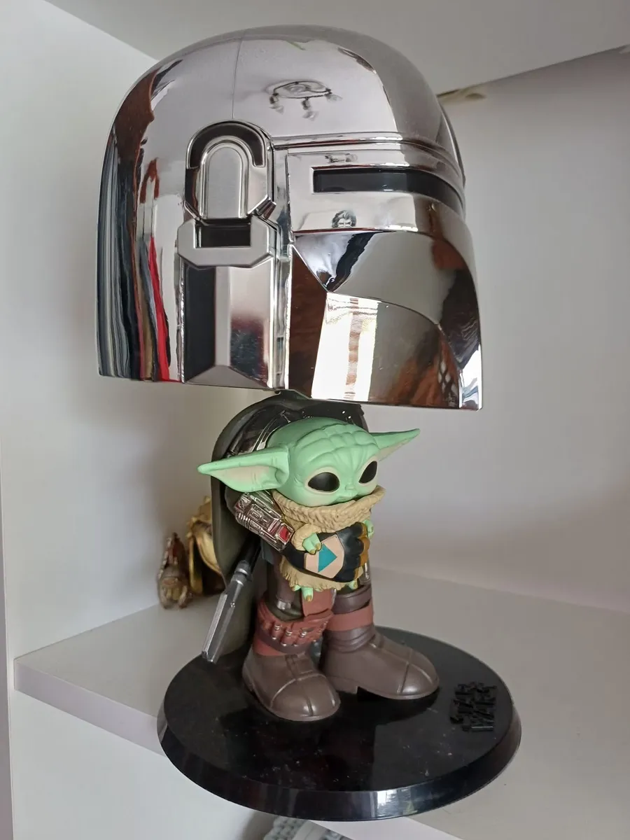 Large Mandolorian Funko Pop - Image 3