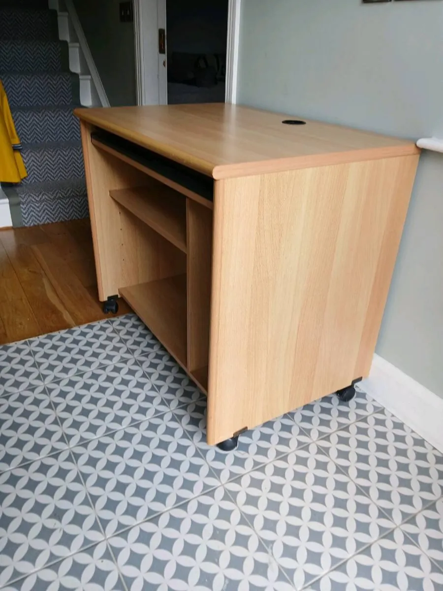 Computer Desk 900mm wide, 600mm deep, 780mm high - Image 3