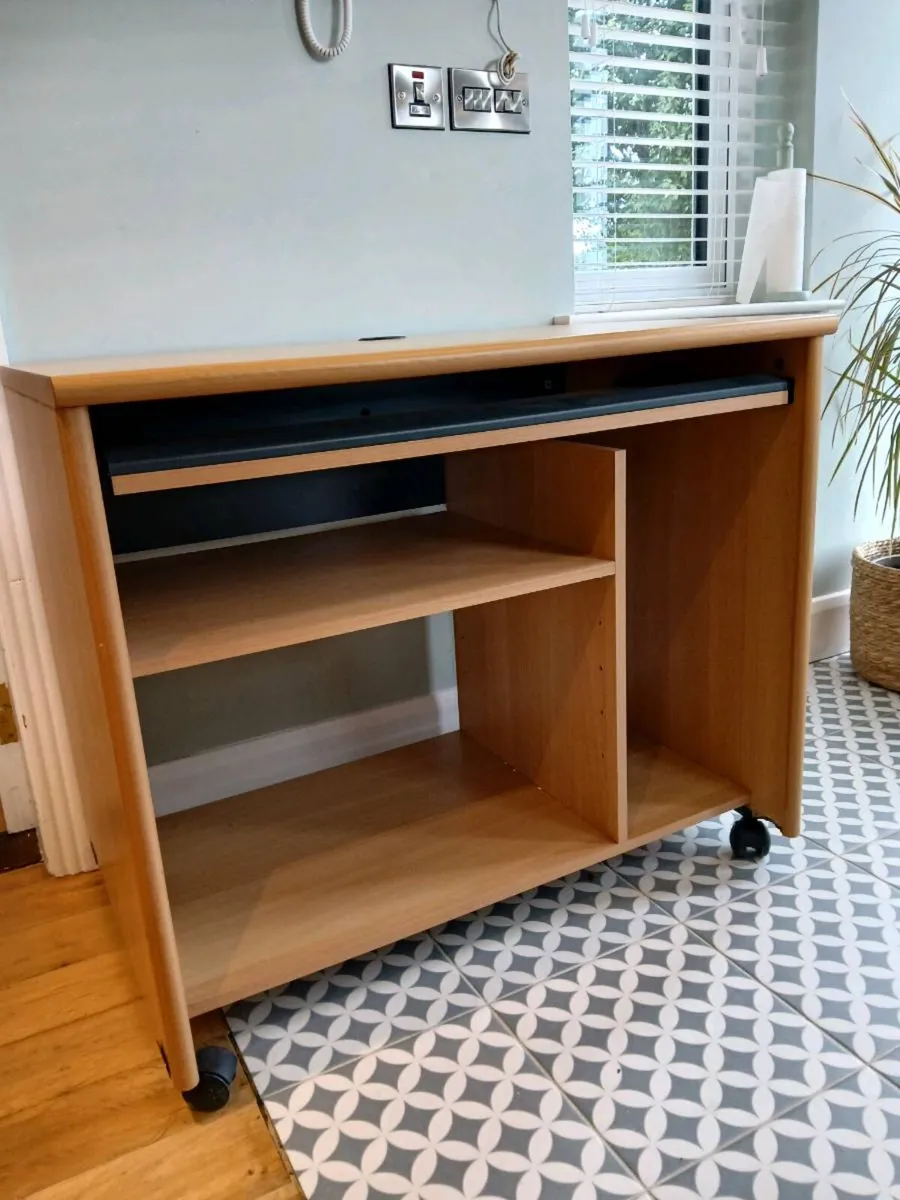 Computer Desk 900mm wide, 600mm deep, 780mm high - Image 4