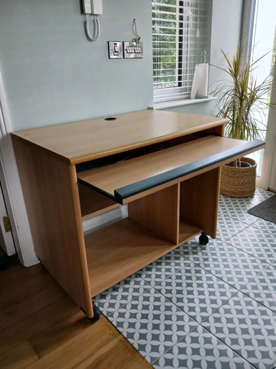 Computer Desk 900mm wide, 600mm deep, 780mm high - Image 1
