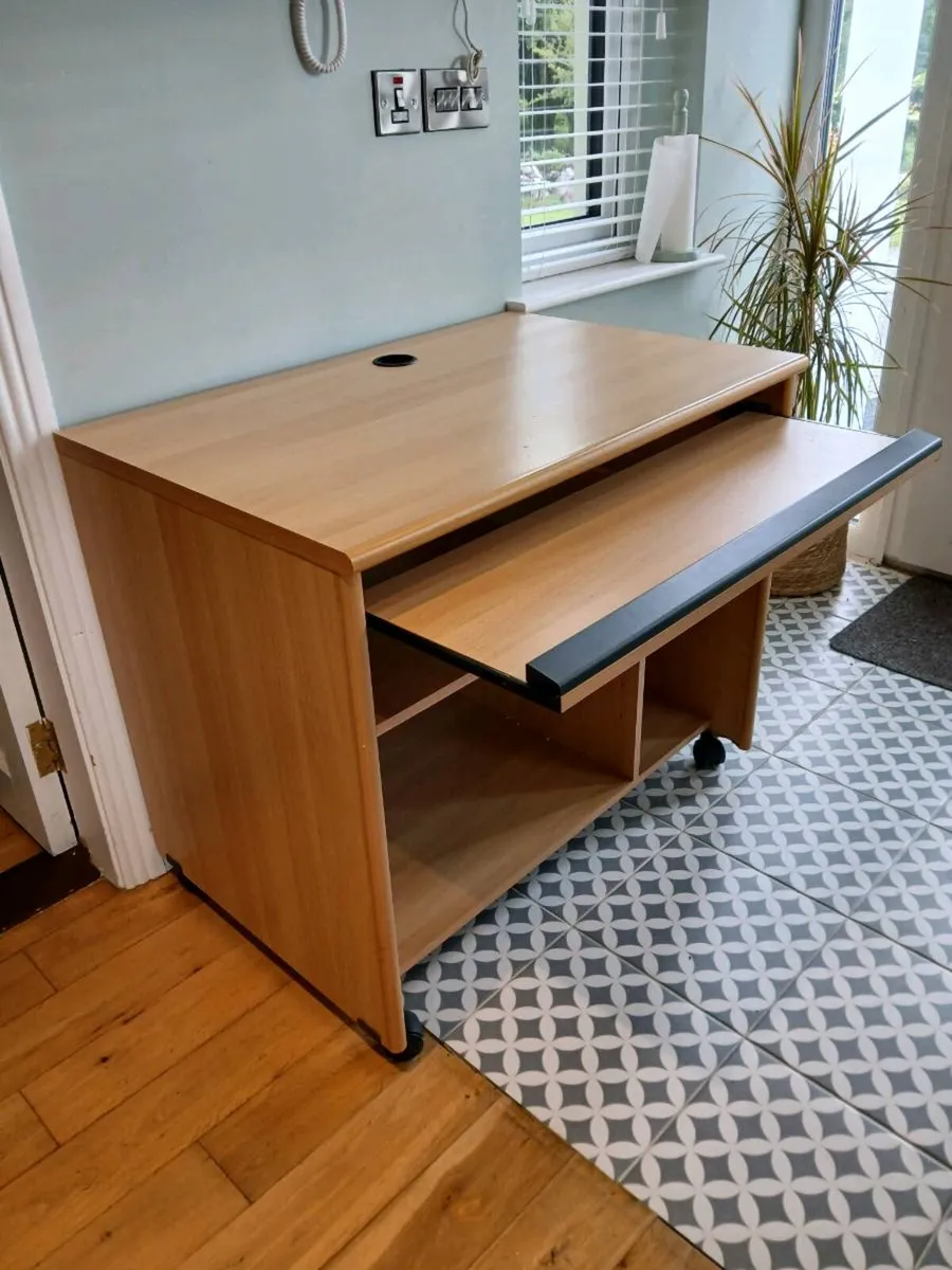 Computer Desk 900mm wide, 600mm deep, 780mm high - Image 2