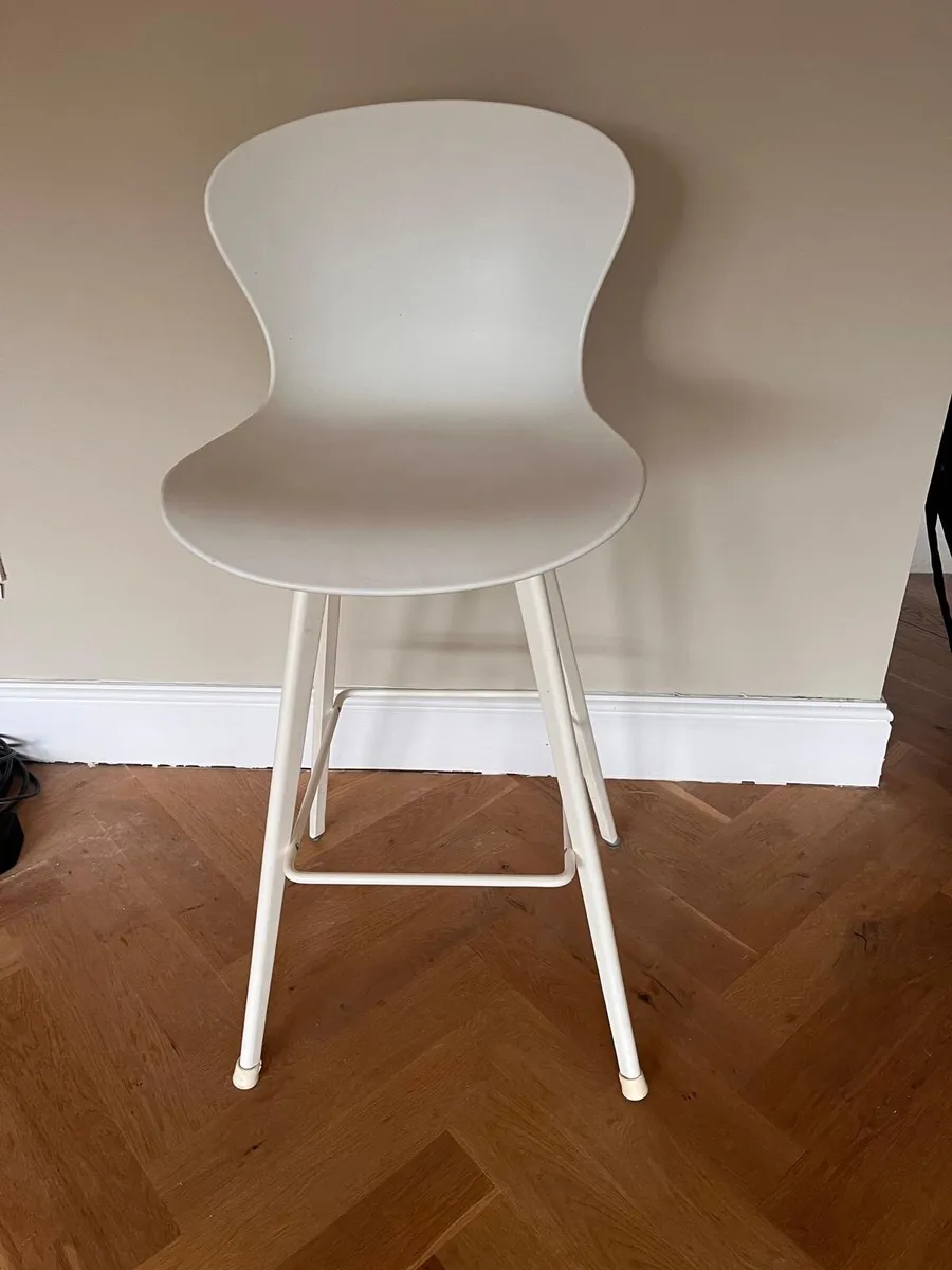 Bar Stools from BoConcept x5 white - Image 4