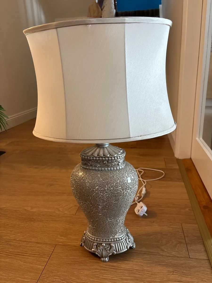 Table lamp