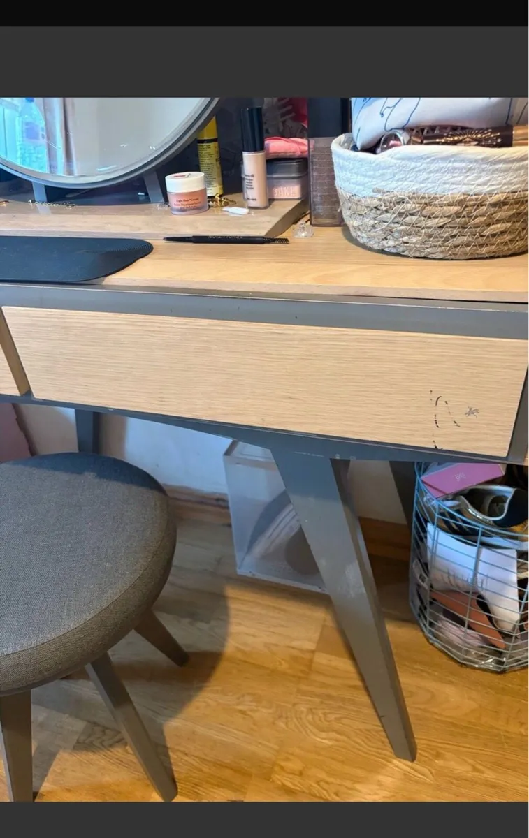 Dressing table , mirror and stool - Image 2